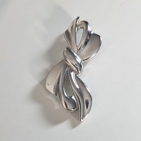 Silver Bow Brooch - Picture 2 of 5